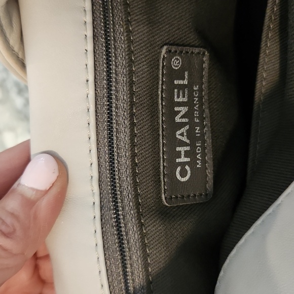 RARE CHANEL Vintage Lambskin Handbag - Picture 10 of 15